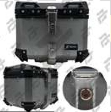 CAJA PLATEADA-NEGRO PORTA-EQUIPAJE MOTONETA Y MOTOS DE TRABAJO / CAPACIDAD 36L